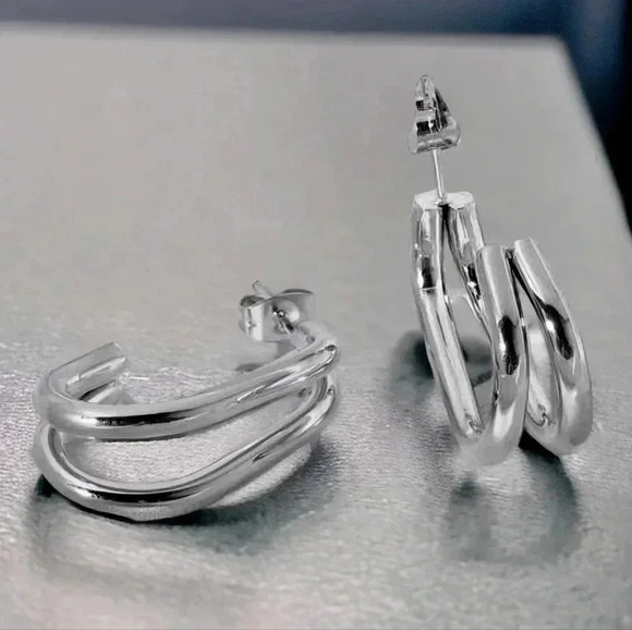 πMinimalist Double Hoop Earrings 18K White Gold Plated Stainless Steel - Picture 11 of 12